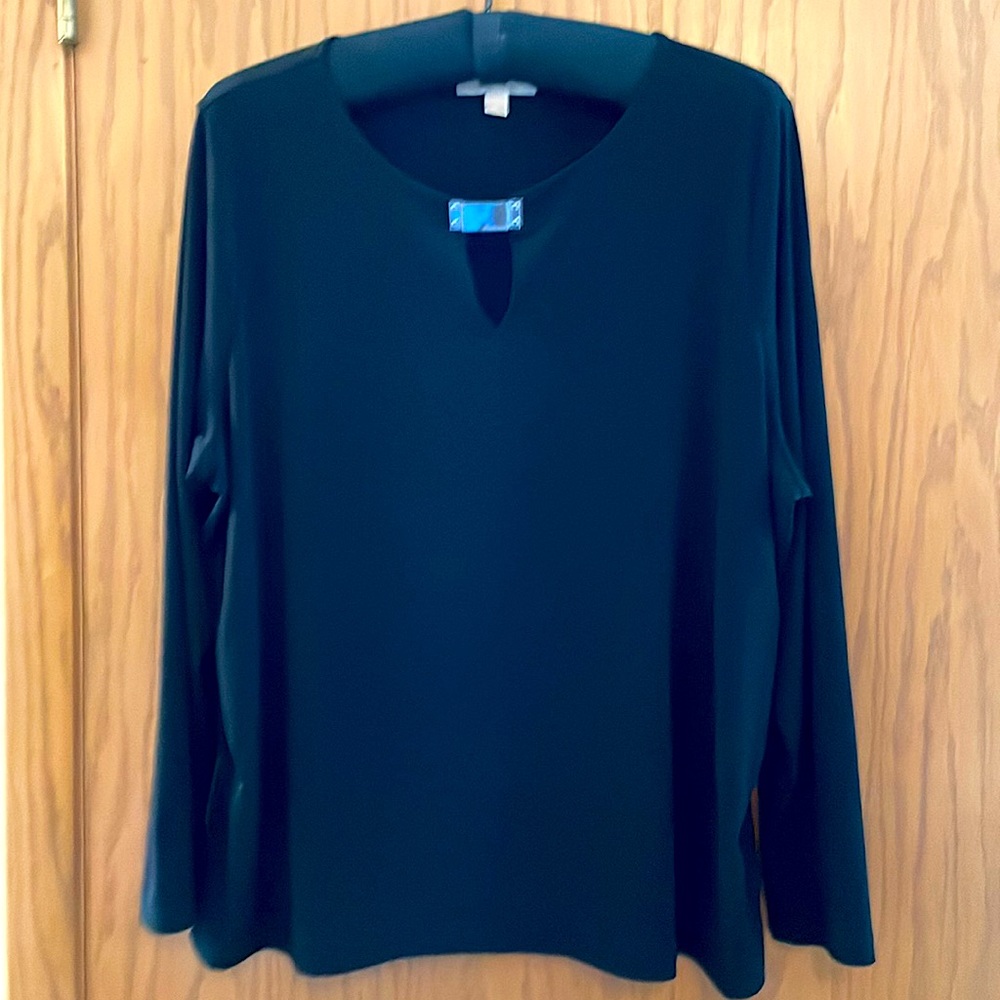Michael Kors long sleeve black top. Women’s 3X. Silver metal logo at neck.